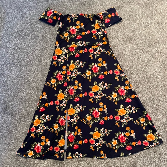 24/7 Comfort Eleanor Black Floral Side Slit Maternity Dress - Picture 9 of 12